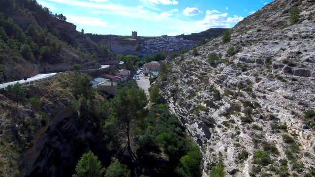 Drone en Alcala del Jucar, pueblo de Albacete en Castillas la Mancha (España) Video aereo con Dron