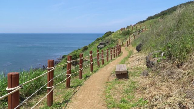 Walking on Olle trail No.19 in Hamdeok Seoubong peak. The peak is a kind of cape and located near the Hamdeaok baech. The course starts at Jocheon manse Dongsan and ends at Gimnyeong Seo-pogu port.
