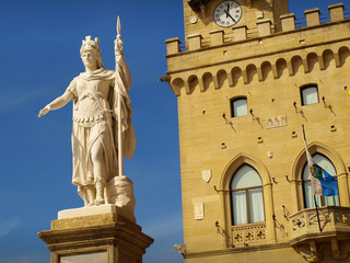 Fototapeta na wymiar Palazzo Publico - The Public Palace - and The Statue of Liberty in San Marino 