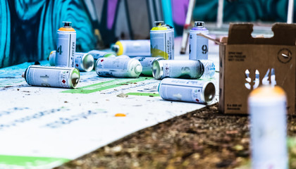 BOMBES A GRAFFITI