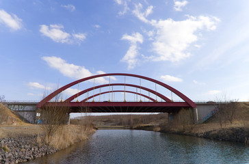 Brücke über einem Kanal