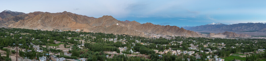 Obraz premium Beautiful panorama of Leh city and green Indus valley in Ladakh, Jammu and Kashmir, India.