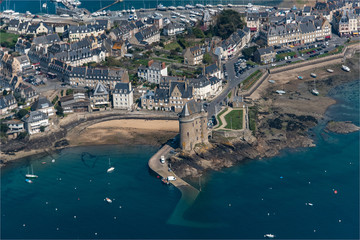 vue aérienne de la ville de Saint Malo en Bretagne en France