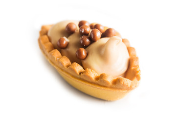 Mini dessert con crema di cioccolato bianco e praline 