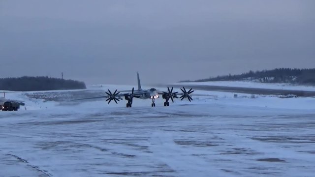 Bomber taxis on the winter airfield