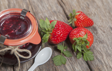 fabrication de confiture de saison fraises