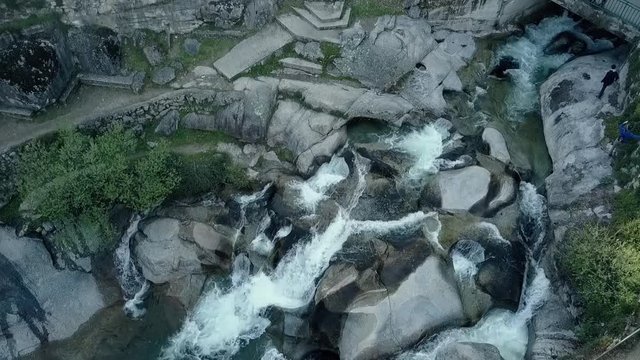 Garganta la Olla, Cuacos de Yuste, arroyo, Cascada agua rio y naturaleza vista aerea con drone