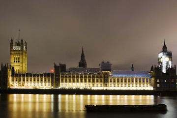 Fototapeta na wymiar Big Ben and Palace of Westminster in major repair work, renovation - night view