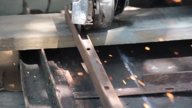 man circle spark machine