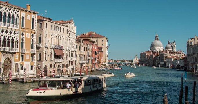 Timelapse of Venice with buildings along Grand Canal
