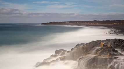Lanzarote, Brandung an der Felsküste