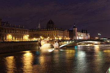 Fototapeta na wymiar Quais de Paris 2