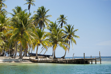 Fototapeta na wymiar Isla, paraíso, edén, puesta de sol palmeras, Guna Yala, Kuna Yala, San Blas, Panamá, Caribe