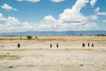 Fototapeta na wymiar people searching for water in tanzania africa