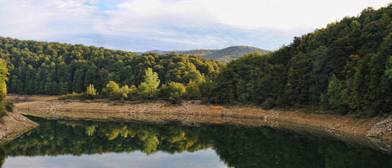 Fototapeta na wymiar Panoramic view of a lake in Navarra