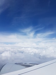 Fototapeta na wymiar Wolken & Flugzeug