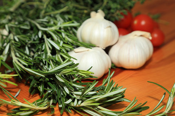 Spicy herbs with garlic and cherry tomatoes