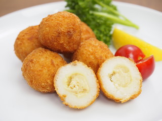 チーズコロッケ