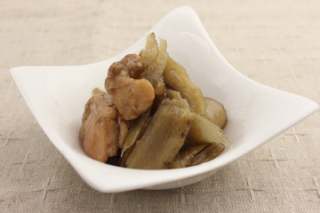 鶏とゴボウの煮物