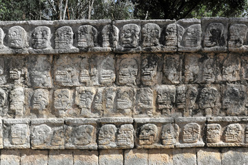  Chichén Itza, von der UNESCO wurden die Maya-Ruinen von Chichén Itzá 1988 zum Weltkulturerbe...