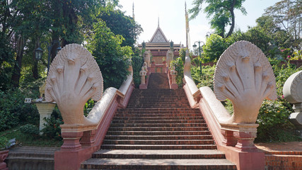 wat phnom temple complex