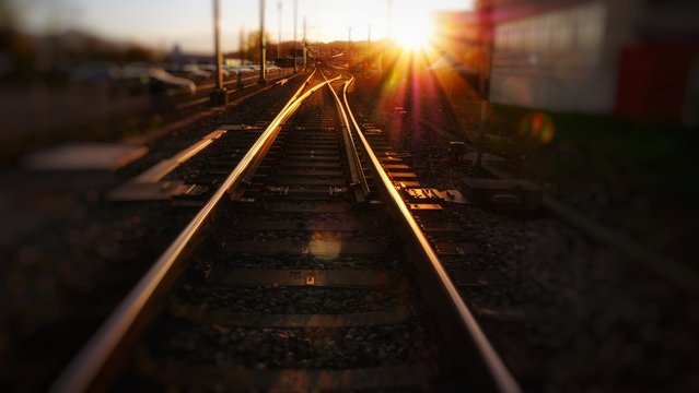 Geleise in der Abendsonne