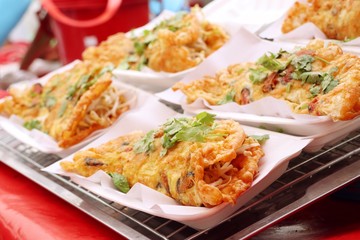 Crispy fried mussels with egg