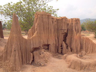 Obraz premium Lalu Park in Sakaeo province, Thailand, due to soil erosion has produced stranges shapes