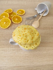 Orangenkuchen, Tassenkuchen aus der Mikrowelle mit Orangenzucker
