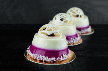 Obraz na płótnie Canvas Sweet desserts with blueberry