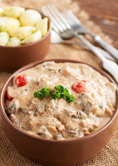 Slow cooker beef stroganoff