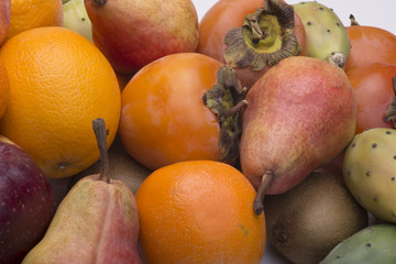 primo piano di una composizione di frutta 