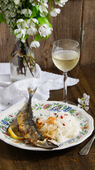 saury roasted with white rise and onion