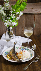 saury roasted with white rise and onion