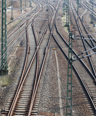 Train tracks with many switch points