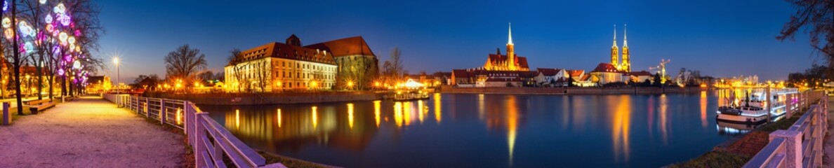 Fototapeta premium Cityscape, evening panorama - view on the embankment river Odra of the city Wroclaw and its old district Ostrow Tumski, Lower Silesia Province, The Poland