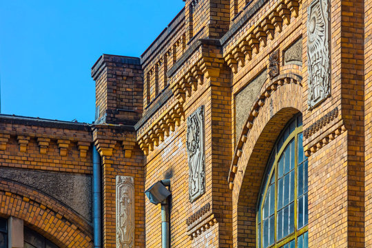 Berlin Schoeneweide Bezirk Treptow K&ouml;penick  historische Werkhallen AEG Gel&auml;nde Industriedenkmal Industriegebiet Detail Fassade ost Berliner Industriegel&auml;nde Industriestandort Werksgel&auml;nde Sch&ouml;neweide