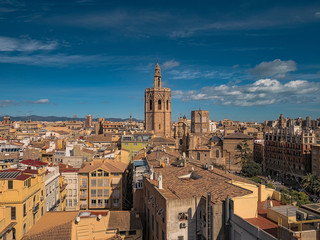 Obraz premium Valencia city skyline with Miguelete, the belfry tower of the cathedral.