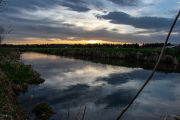 Sonnenuntergang am Fluss