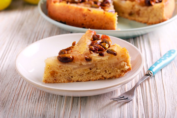 Pear and pistachio upside down cake