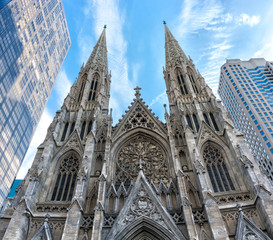 Fototapeta Front view St. Patrick's Cathedral in New York, USA obraz