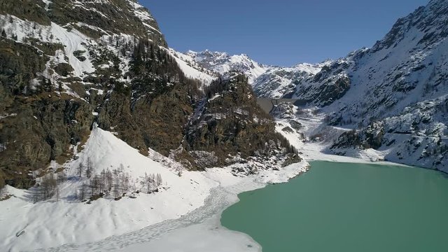 Aerial 4K - Valmalenco (IT) - Vista invernale delle dighe di Campo Moro e Alpe Gera