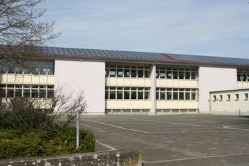 Fototapeta na wymiar Schulgebäude, Schule, Schulhaus