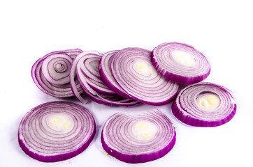 sliced red onions