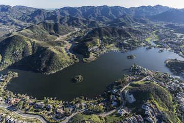 Naklejka premium Aerial view of Lake Sherwood and the Santa Monica Mountains near Westlake Village, Malibu and Thousand Oaks California.