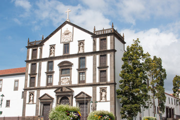 Fototapeta na wymiar Igreja do Colégio de Praça do Município de Funchal Madeira island Portugal