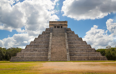 Mexico, Chichen Itzá, Yucatán. Mayan pyramid of Kukulcan El Castillo