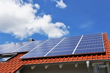 Photovoltaic: Roof with solar panels