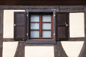 Window / Window with open shutters
