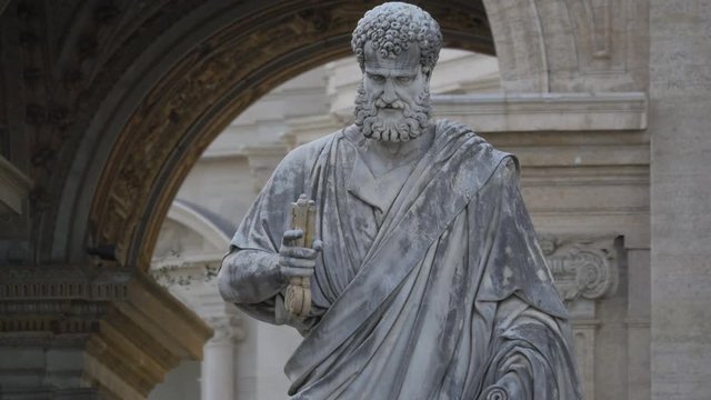 Saint Peter statue